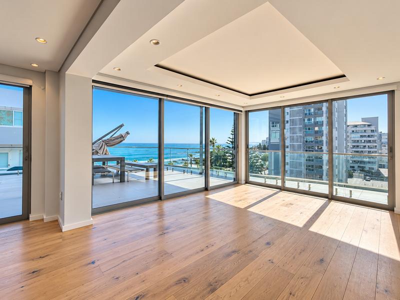 3 Bedroom Property for Sale in Sea Point Western Cape